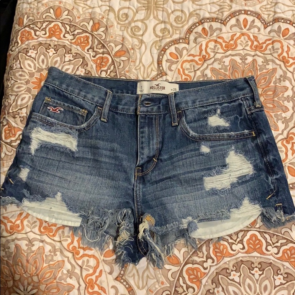 Preowned Hollister “Daisy” Shorts Sz 7 W28